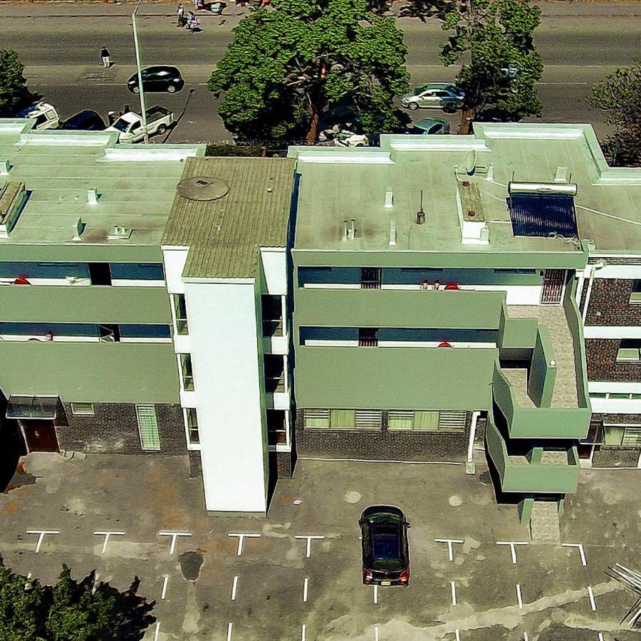 R Executive Apartments ฮาราเร ภายนอก รูปภาพ