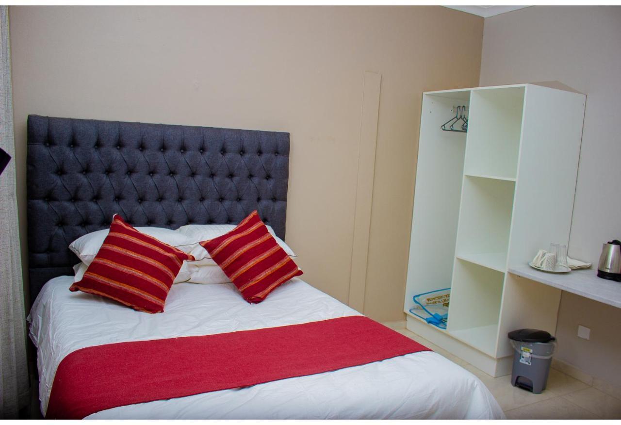 R Executive Apartments ฮาราเร ภายนอก รูปภาพ