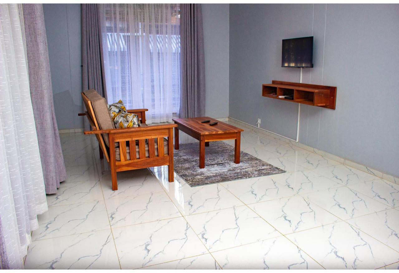 R Executive Apartments ฮาราเร ภายนอก รูปภาพ