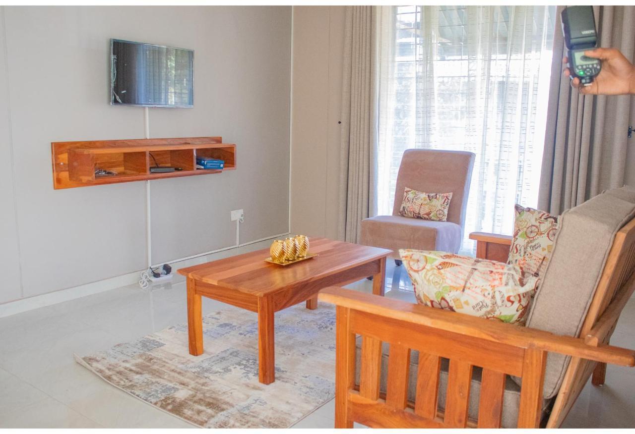R Executive Apartments ฮาราเร ภายนอก รูปภาพ