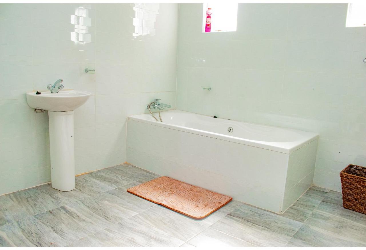 R Executive Apartments ฮาราเร ภายนอก รูปภาพ