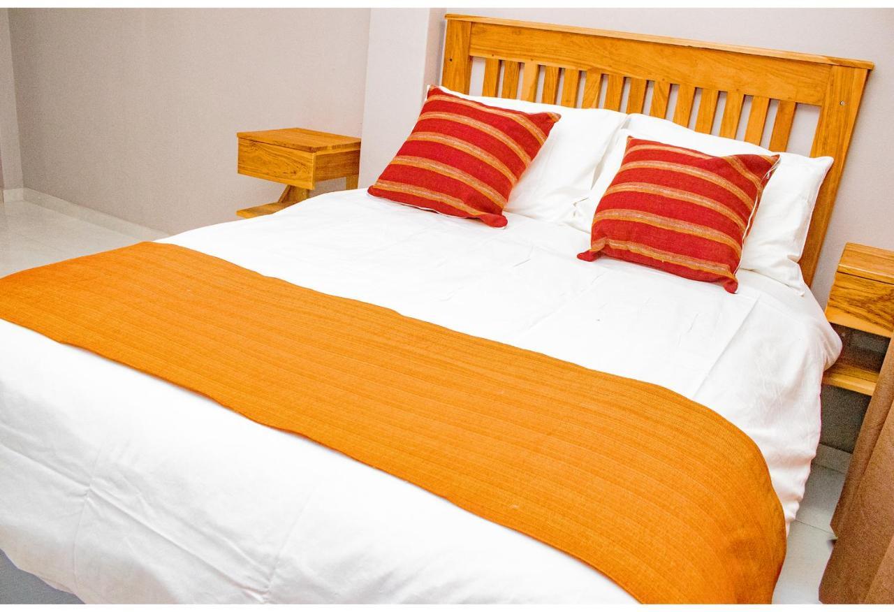 R Executive Apartments ฮาราเร ภายนอก รูปภาพ