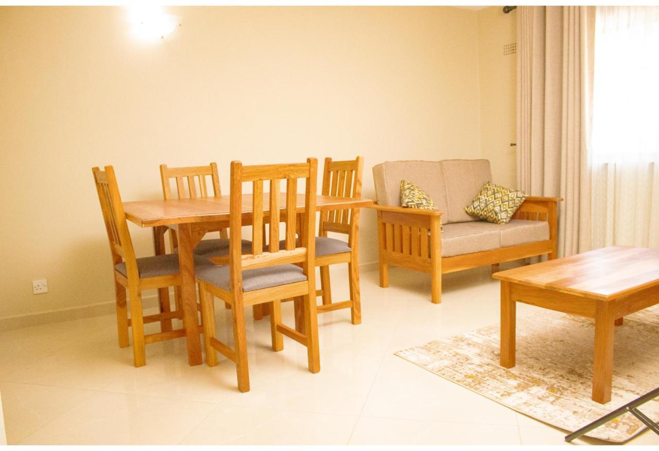 R Executive Apartments ฮาราเร ภายนอก รูปภาพ