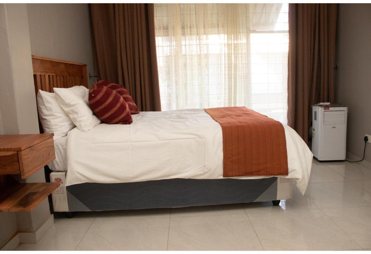 R Executive Apartments ฮาราเร ภายนอก รูปภาพ