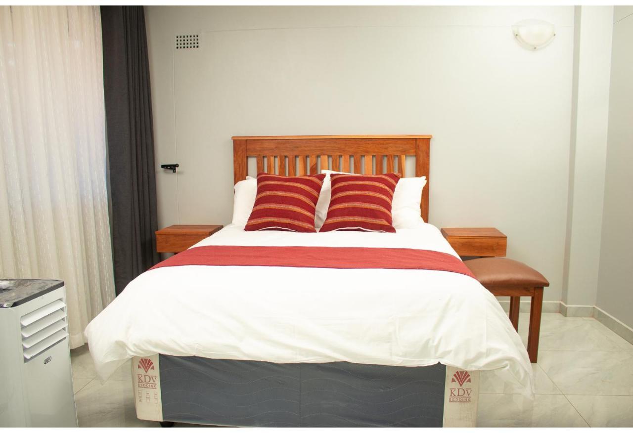 R Executive Apartments ฮาราเร ภายนอก รูปภาพ