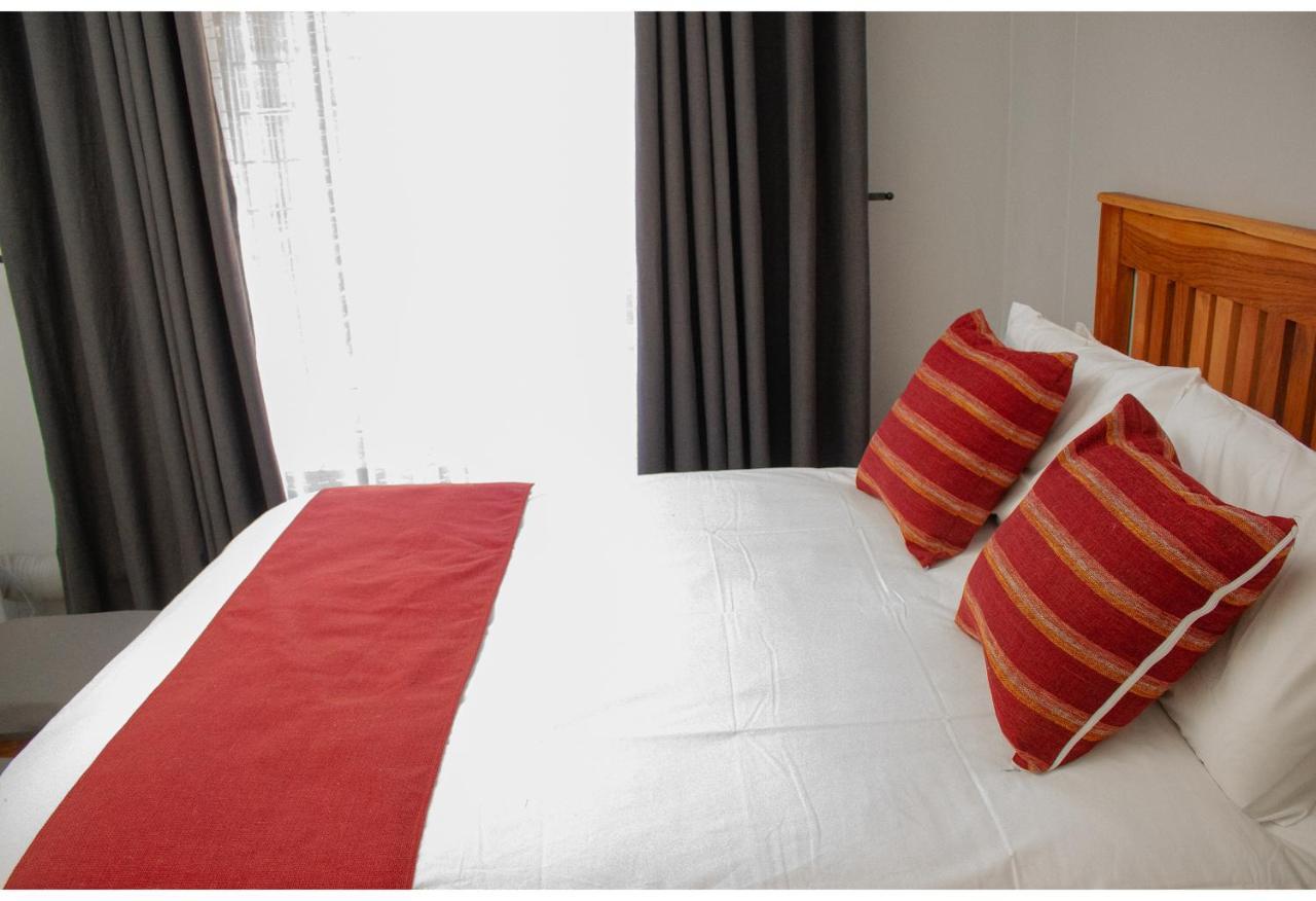 R Executive Apartments ฮาราเร ภายนอก รูปภาพ