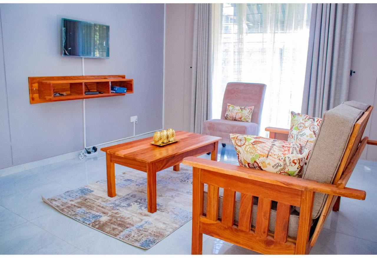 R Executive Apartments ฮาราเร ภายนอก รูปภาพ