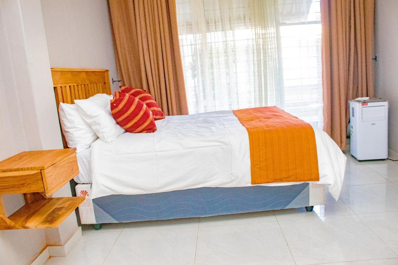 R Executive Apartments ฮาราเร ภายนอก รูปภาพ